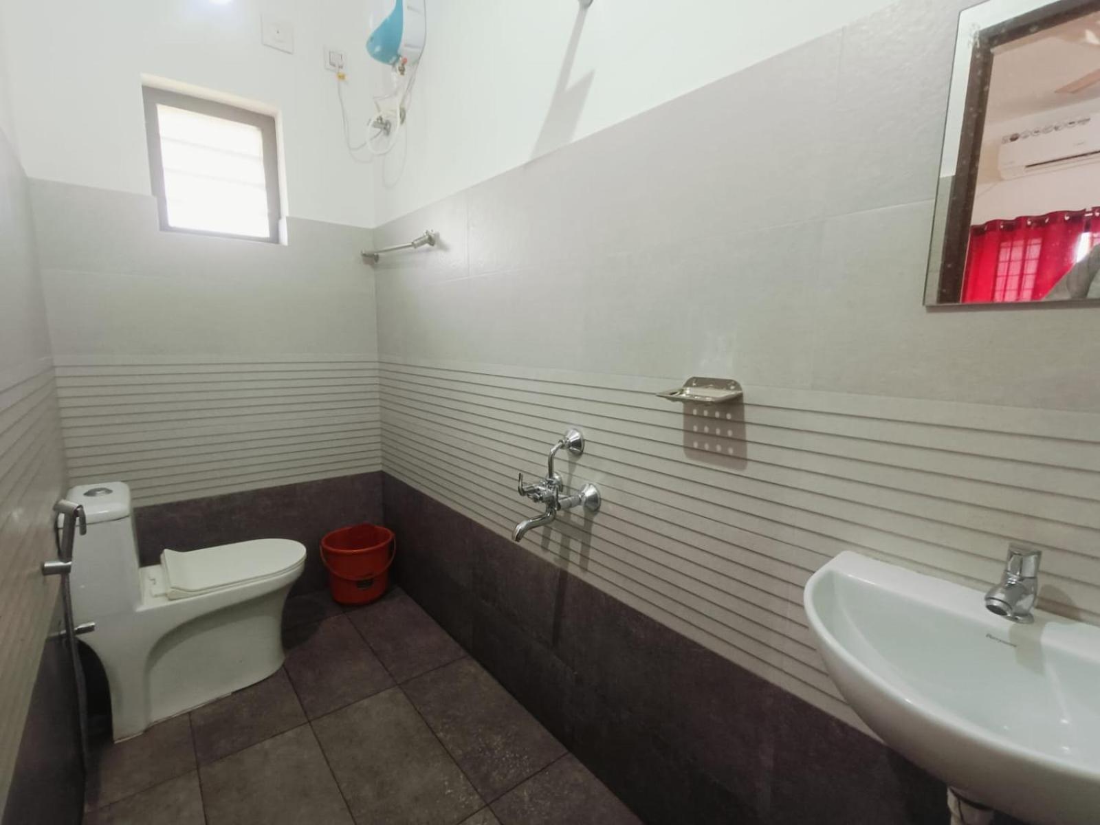 West Darshan Apartments And Villas Thiruvananthapuram Bagian luar foto